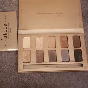 Stila In the light eyeshadow palette